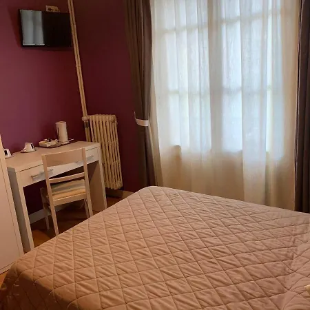 Au Vieux Puits Hotell *