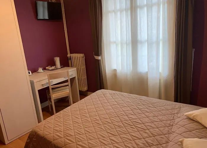 Au Vieux Puits Hotel *